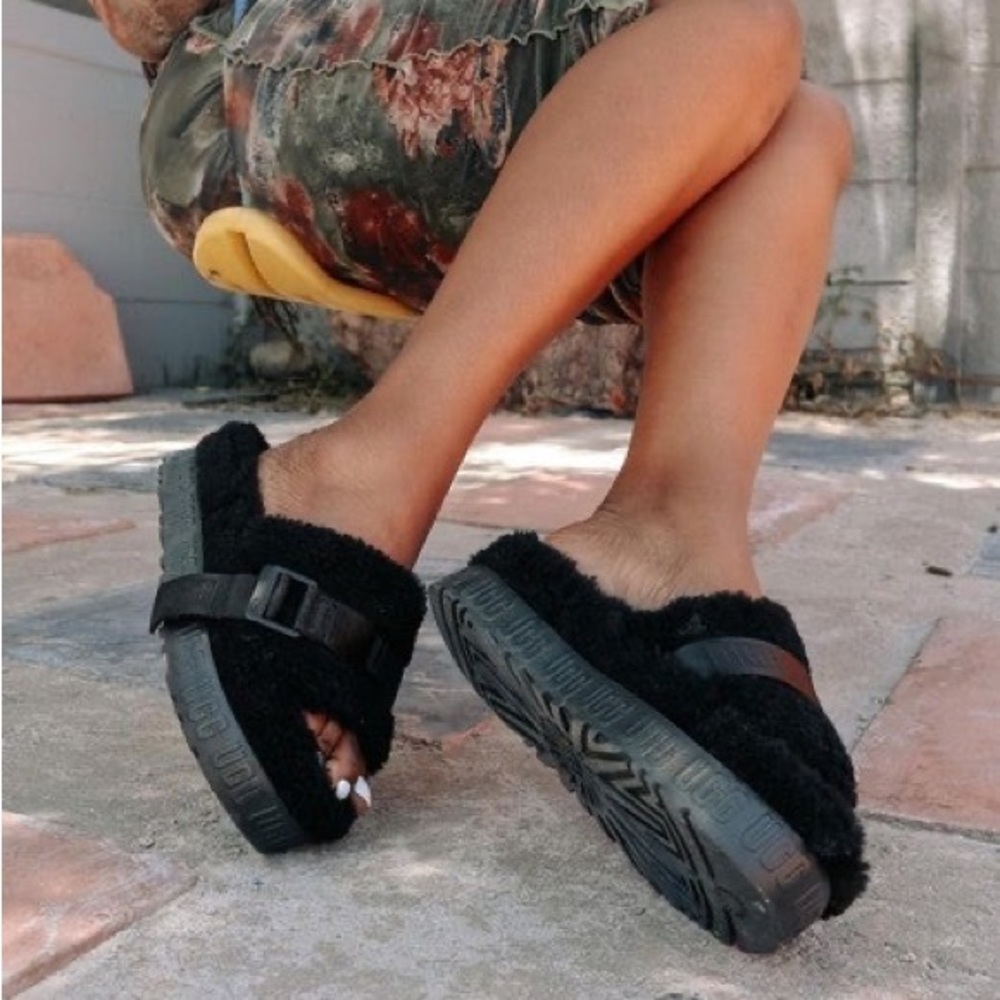 UGG FLUFFITA - Picture 1 of 9